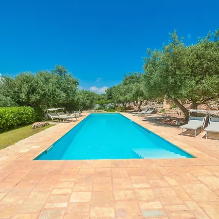 Trullo Agapanthus With Panoramic * Ostuni